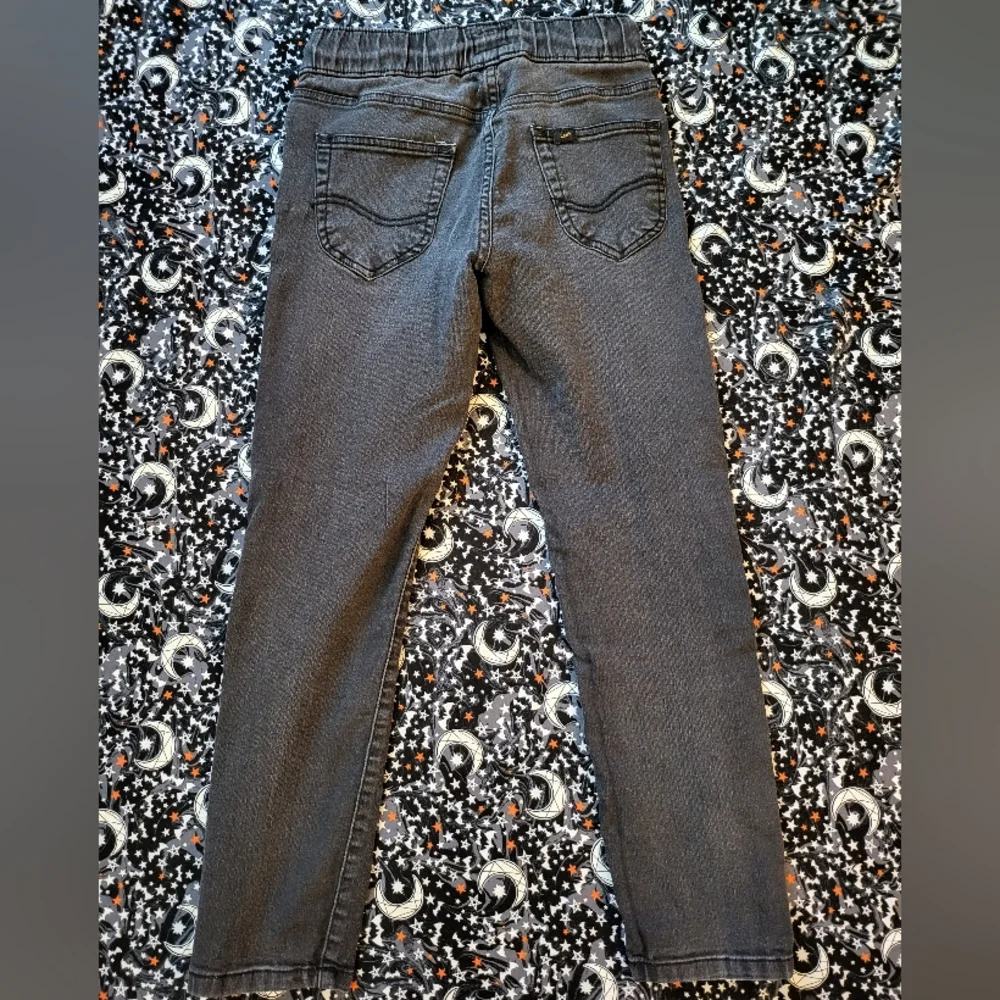 5/$13 Lee Jeans - Picture 2 of 3